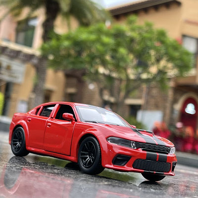 รุ่น1:36ที่ชาร์จ Dodge SRT Hellcat Kereta Simpleasi Cepat &amp; Marah โมเดล Aloi Mainan Kerotot Kenderaan Logam Kereta Hari Lahir F142