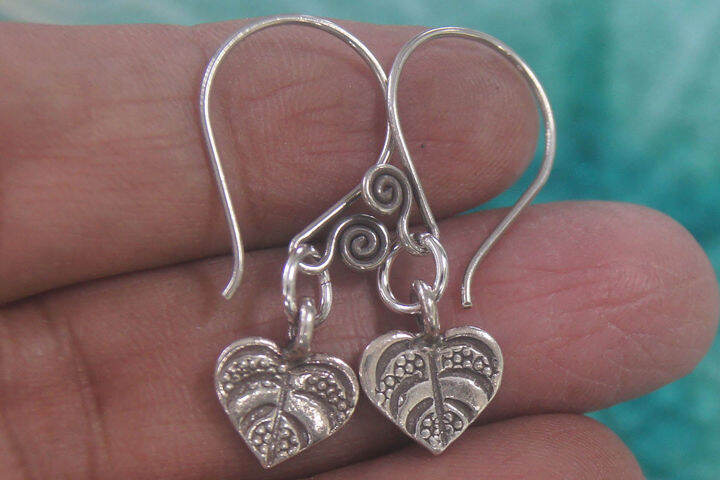 thai-dangel-karen-hill-tribe-leaf-earrings-98-silver-ตำหูใบไม้เงินกระเหรี่ยงทำจากมือชาวเขางานฝีมือ-ของฝากชาวต่างชาติชอบมาก-งานทำด้วยมือ