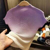 Issey Miyake เสื้อยืดสไตล์ตะวันตกเทรนด์หวานหวานเผ็ดฝรั่งเศสสั้นๆโชว์การไล่ระดับสีบางๆผ้าแบบมีคุณภาพสูงความรู้สึกของสินค้าใหม่เป็นของแท้2023ใหม่