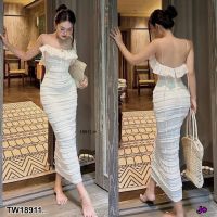 J18911 เดรสยาวทรงรัดรูปตามสัดส่วน แต่งระบายชีฟอง Long, tight-fitting dress. Decorated with chiffon ruffles