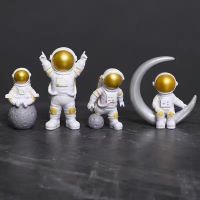 Astronaut Decor Action Figures and Moon Home Decor Resin Astronaut Statue Room Office Desktop Decoration Presents Boy Gift