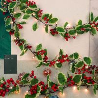 2M ประดิษฐ์ Holly Leaf Vine และ Red Berries หวายคริสต์มาส DIY Garland พวงหรีด Xmas Tree แขวนเครื่องประดับตกแต่งบ้าน