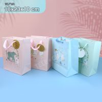 ถุงกระดาษ ถุงกระดาษหิ้ว หูหิ้วพลาสติก ลายน่ารัก คละลาย รุ่นPaper-nice-cartoon-bag-05g-Boss-00A-color-ribbon-straw