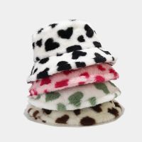 HOT★2022ฤดูหนาวลายหัวใจ Faux ขนปุย Topi Bucket ผู้หญิงกลางแจ้งหมวกอบอุ่นกำมะหยี่นุ่ม Furry หมวกชาวประมงสาวแฟชั่นปานามา