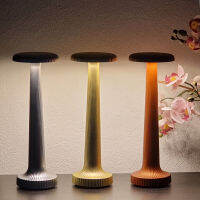 Neoz โคมไฟตั้งโต๊ะไร้สาย พร้อมที่ชาร์จ Tall Poppy cordless table lamp inclusive Single base charger