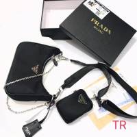 New!!! กระเป๋าสะพาย Prada งานสวย อุปกรณ์ครบ ของมันต้องมี!!