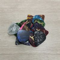 ❖ 100pcs Celluloid Guitar Picks Mediator Thickness 0.46 0.71 0.96mm - Color Random