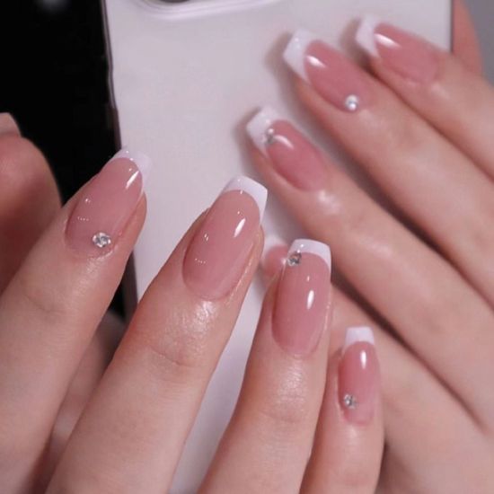 Bỏ túi 6 mẫu nail màu trắng sữa tuyệt đỉnh đảm bảo sẽ khiến nàng mê