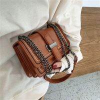 [Free ship] Cross-border and casual womens texture about posture style single chain messenger square trendy