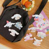 Sanrio Cinnamoroll Kuromi เข็มกลัดอะคริลิคการ์ตูนสำหรับเด็กผู้หญิงนักเรียนแฟชั่นเครื่องประดับปกกระเป๋าเป้สะพายหลังปกเสื้อแจ็คเก็ตกางเกงยีนส์กระเป๋าอุปกรณ์เสริมแบบแขวน