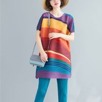 ✿✜ Miyake เสื้อยืด ทรงหลวม ลายทาง สีรุ้ง ขนาดใหญ่ เข้ากับทุกการแต่งกาย แฟชั่นฤดูใบไม้ผลิ 2023