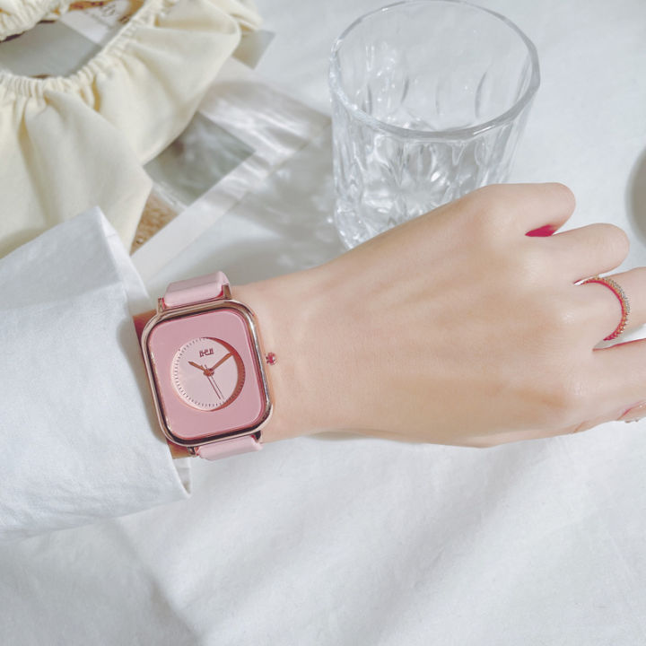 นาฬิกาผู้หญิงรูปสี่เหลี่ยมผืนผ้าสายนาฬิกายางนาฬิกาควอตซ์จุดที่เรียบง่าย