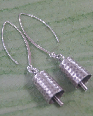 Thai Karen hill tribe hamerered earrings pure silver exotic  ฆ้อนทุบลายสวยงามไทยตำหูเงินกระเหรี่ยงทำจากมือชาวเขางานฝีมือสวยของฝากที่มีคุณค่าของฝากถูกใจ มีคุณค่า