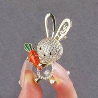 2023 New Cute Rabbit Brooches for Women Cartoon Animal Bunny Lapel Pins Enamel Badge Bag Hat Deco Corsage Cardigan Jewelry Gifts Headbands