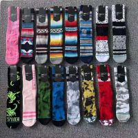 【Sock shop】บุรุษกีฬาถุงเท้าสเก็ตบอร์ดบาสเกตบอลถนนแฟชั่นฮิปฮอปถุงเท้าสำหรับผู้หญิงมัดย้อมชาติพันธุ์แถบแปลก Calcetines