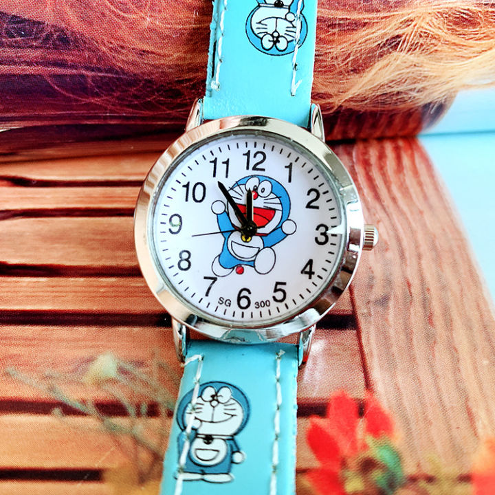 Đồng hồ Doremon không chỉ là món quà tuyệt vời cho các fan của nhân vật này mà còn là một phụ kiện thời trang đáng yêu dành cho cả trẻ em và người lớn. Nếu bạn yêu thích Doremon và muốn biết thêm chi tiết về sản phẩm này, hãy đến và xem ngay hình ảnh liên quan đến Đồng hồ Doremon này.