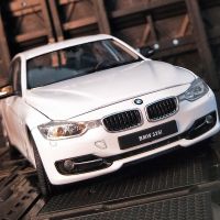 1:24 simulation BMW 335i alloy car model metal ornaments gifts for friends and children Christmas toy car collections