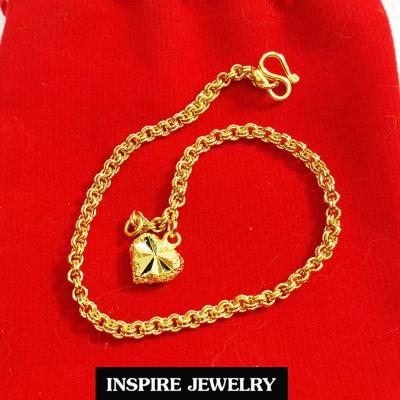 Inspire Jewelry ,สร้อยข้อมือลายห่วงคู่ ห้อยหัวใจทองตอกลาย ยาว 17cm. เส้นขนาด50สต.  พร้อมถุง