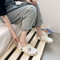 ✗ xing lu nan New style cave shoes womens net red ins lovely girls Baotou shoes beach sandals womens Non Slip external nurse shoes新款洞洞鞋女网红ins可爱少女包头鞋沙滩凉拖鞋女防滑外穿护士鞋