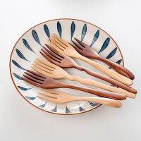 1PC Reusable Tableware Portable Food Utensil Tools Wooden Fork Fruit Sticks Dessert Eating High Quality Kitchen Accessories