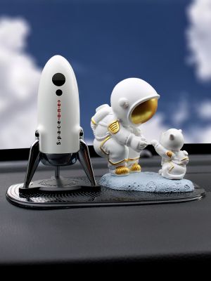 Astronauts car furnishing articles perfume of high-grade automotive aromatherapy senior men and women are creative astronauts interior decoration