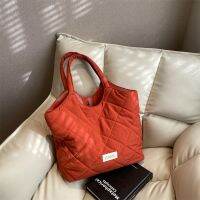 [Free ship] 2022 autumn and winter new rhombus single shoulder womens large-capacity casual padded tote fluffy solid