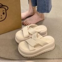 【July】 Wearing sandals and slippers for women