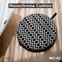 [ส่งฟรี] เบาะรองนั่ง หมอนรองนั่ง เบาะนั่ง ขนาด 52x52cm. รุ่น Monochrome Cushion สีโทนดำลาย Geometry