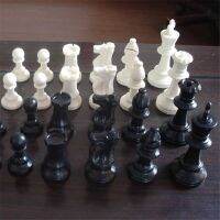 32 Medieval Chess Pieces/Plastic Complete Chessmen International Word Chess Game Entertainment Black White 64/77MM