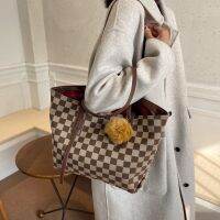 Large-Capacity Fashionable Checked Bag Fashion Versatile Portable Female Classy Commuter Shoul 【AUG】