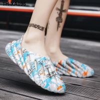 hole shoes the new 2022 summer ins tide men sandals slippers female lovers movement of Rome