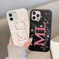 [Chaoke digital branch] เคสหนังลายหินกรวดตัวอักษรเดี่ยวแบบกำหนดเองสำหรับ Iphone 14 13 Pro Max 12 11 Pro Max XS XR 7 8 Plus ครอบคลุม Moon Amp; Stars