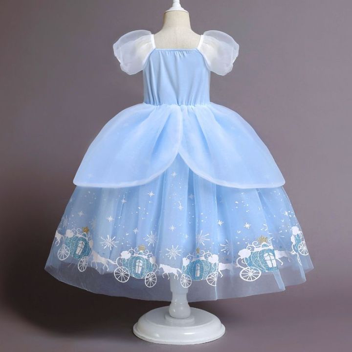 Nếu muốn trở thành nàng công chúa Disney hãy mua cho mình một bộ váy màu  xanh