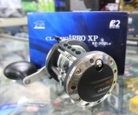 OKUMA CLASSIC PRO XP 302La รอกเบทหมุนขวา มีตัวเกลี่ยสายใช้งานง่าย