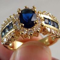 Luxurious Blue Red Zircon Fashion Mens and Womens Rings Gold Color Anniversary Unisex Jewelry Wedding Rings Wholesale