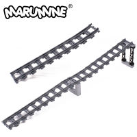 Marumine MOC เมืองรถไฟลาดติดตามรถไฟสะพานขึ้นเนินอาคารอิฐ Street View รุ่นเข้ากันได้53401บล็อกอุปกรณ์เสริม