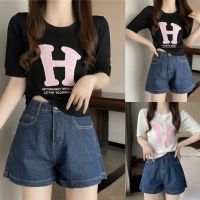 ? เสื้อแขนสั้นไหมพรม คอกลมลายตัวอักษร H สินค้าพร้อมส่ง ( 5A90 )