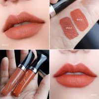 SET GLOSS MYCA M12+M11 (เซ็ตคู่ 2 ชิ้น) กลอสเนื้อแมท สีสันสวยงาม เนื้อสัมผัสนุ่มเนียนละเอียด เกลี่ยง่าย เม็ดสีชัดเจน เกลี่ยง่าย ติดทนนาน กันน้ำ