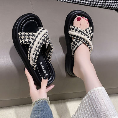 Qianniao grid one line slippers for women wearing high-end sponge cake thick sole slippers for summer crossover soft sole beach sandals