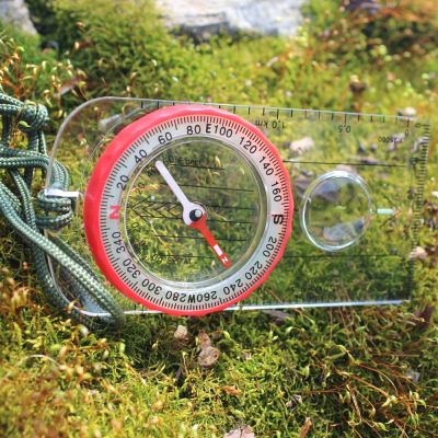：“{—— Multiftional Strong Magnetic Compass Outdoor Childrens Compass Luminous Multiftional Waterproof Tactical Compass