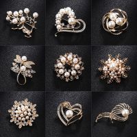 New Fashion Jewelry Gold Color Brooch Pins Crystals Rhinestone Imitation Pearl Flower Brooches Wedding Accessories High Quality