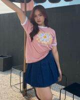 VITA SHOP เสื้อยืดกุ้นคอแขน Oversize shirt Daisy เสื้อ Y2K เสื้อยืดสไตล์เกาหลี คอตตอนแท้ เนื้อนุ่ม ไม่ย้วย ไม่บาง ไม่แนบเนื้อ งานป้าย พร้อมส่ง