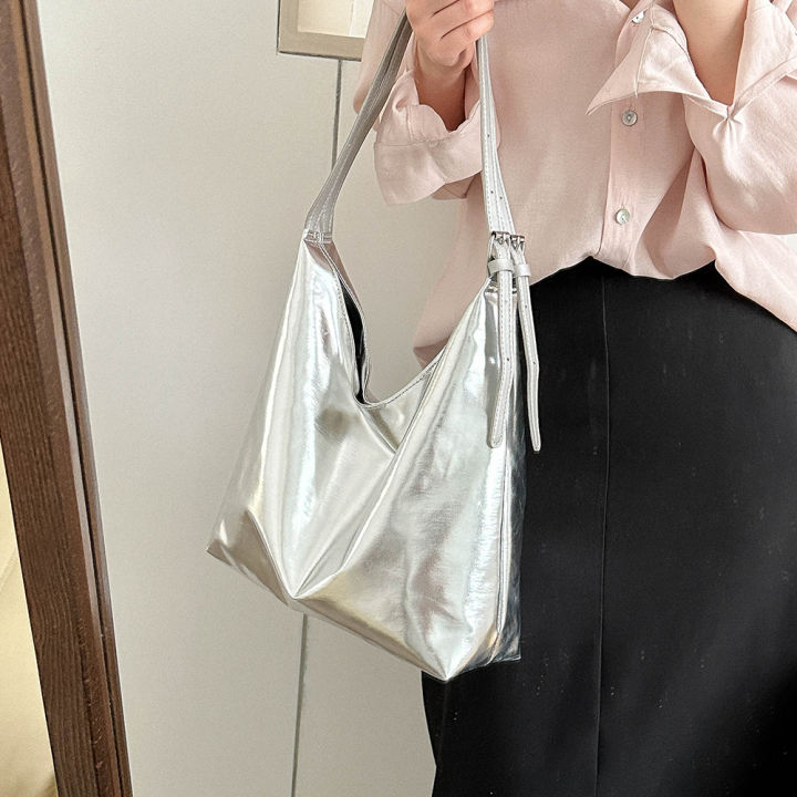 กระเป๋าถือความจุสูงด้ามกระเป๋าโฮโบแฟชั่นสำหรับผู้หญิงเสื้อยืดเบสิกเป็นของขวัญวันเกิด