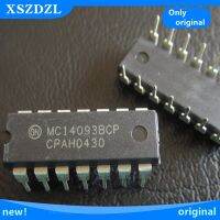 จัดส่งฟรี 10pcs MC14093BCP DIP-14 Chip New Original