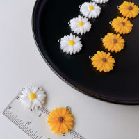 Qifull 20pcs Flower Charms Resin จี้ Mini Daisy Beads Daisy Charms สำหรับการทำเครื่องประดับ