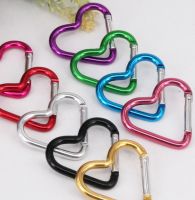 อลูมิเนียมอัลลอยด์ Carabiner Heart Shaped Heavy Duty Metal แคมป์ปิ้ง หัวเข็มขัดสำหรับเดินป่าขวดน้ำ Keychain