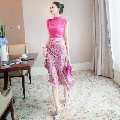 Sexy temperament celebrity fashion suit womens summer 2022 new knitted short sleeved floral high waist skirt two-piece set dd
