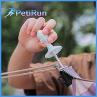 Petilrun หมวกตัวป้องกันฟ้าผ่าเสาเต็นท์ TPR จรวดเรืองแสงป้องกันการหมวกฟ้าร้องหมวกตัวป้องกันฟ้าผ่าหลายสีแบบพกพาสำหรับเสาเพดานแคมป์4ชิ้น