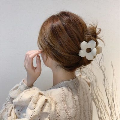 Cute Candy Color Big Flower Plastic Hair Claws Sweet Frosted Hair Holder Clip Hairpin for Women Girls Fashion Hair Accessories