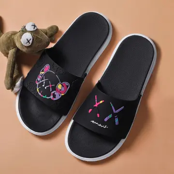 Kaws on sale uniqlo slippers